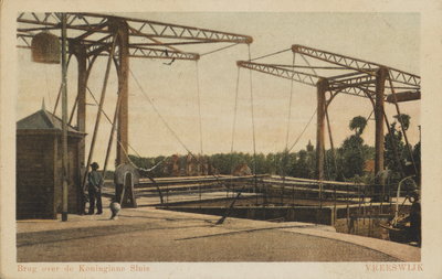 130355 Gezicht op de Wilhelminabrug over de Koninginnensluis te Vreeswijk.N.B. De gemeente Vreeswijk is per 1 juli 1971 ...